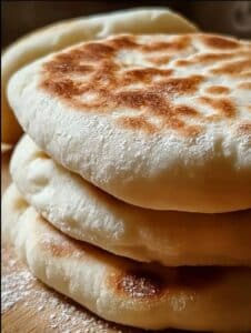 Pan casero en sartén sin horno, receta rápida de pan de pita sin harina.
